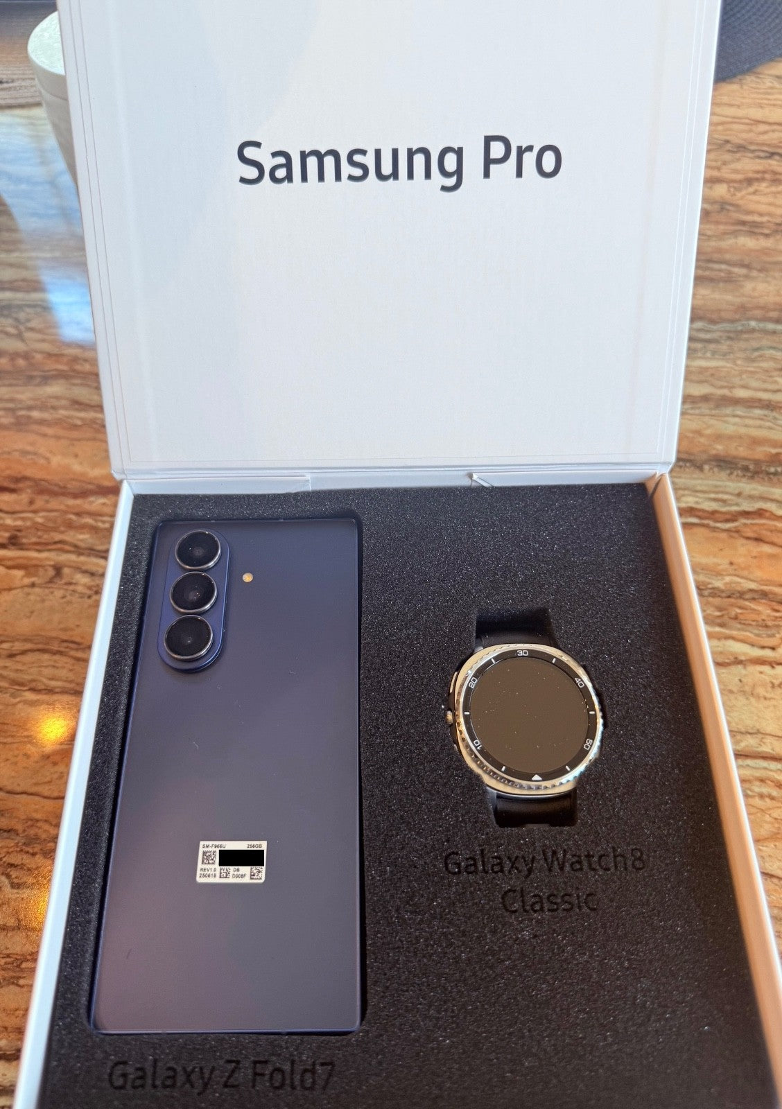 BRAND NEW Samsung GALAXY Z Fold 7 BLUE SHADOW & Watch 8 CLASSIC 46MM PRO BUNDLE unclocked
