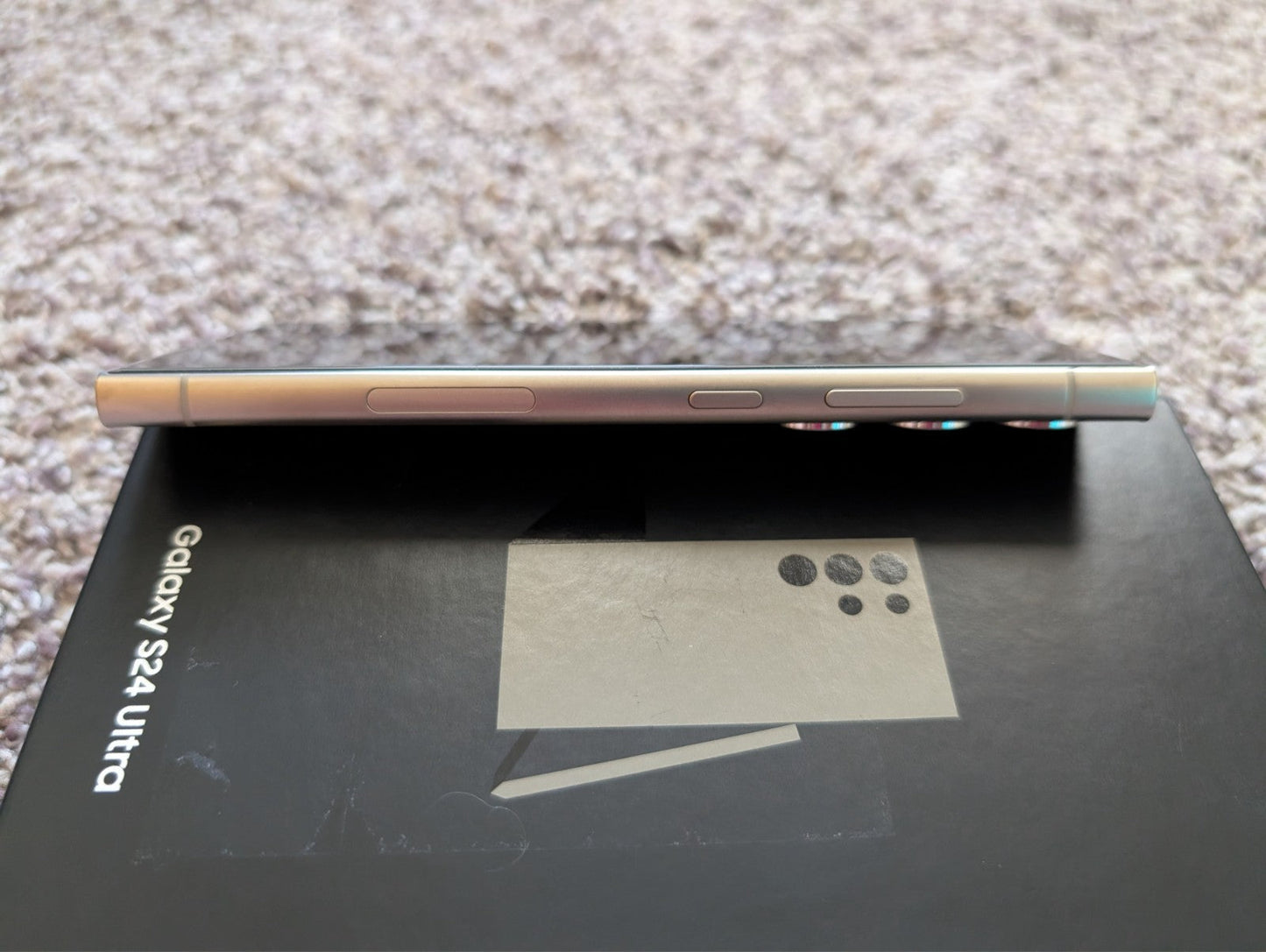 Excellent Condition Samsung Galaxy S24 Ultra 256 GB Titanium Gray Unlocked