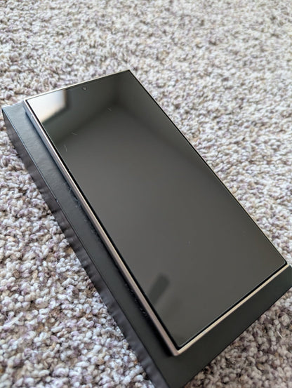 Excellent Condition Samsung Galaxy S24 Ultra 256 GB Titanium Gray Unlocked